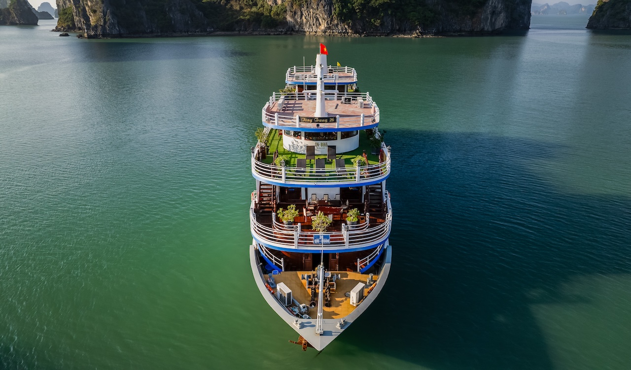 Ha Long Bay Deluxe Cruise 2D1N 1. Overview 14