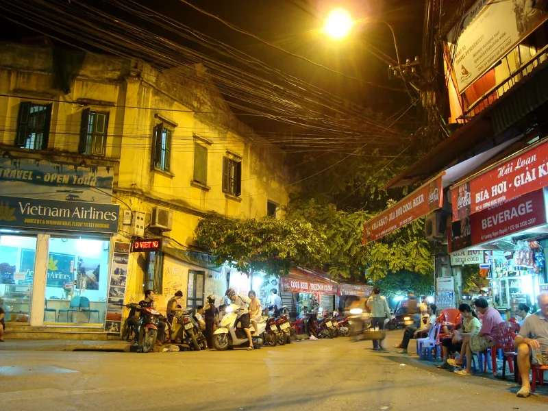 Hanoi Bia Hoi Tasting bia hoi junction