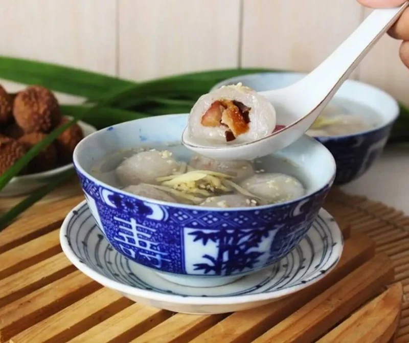 Hue by Night: Cyclo Foodie Adventure Che hue