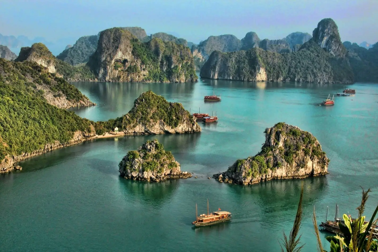 Ha Long Bay location halongbay img